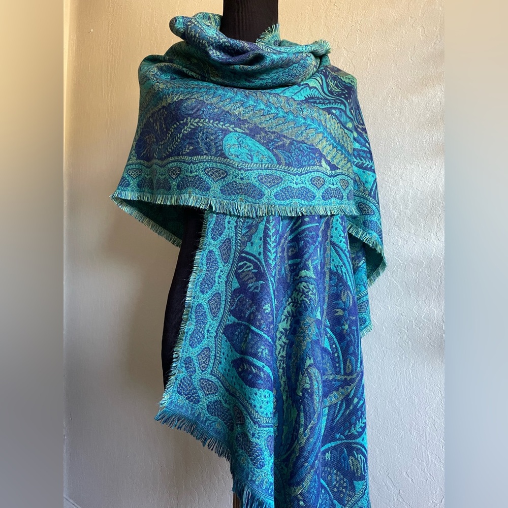 Paisley pattern soft shawl